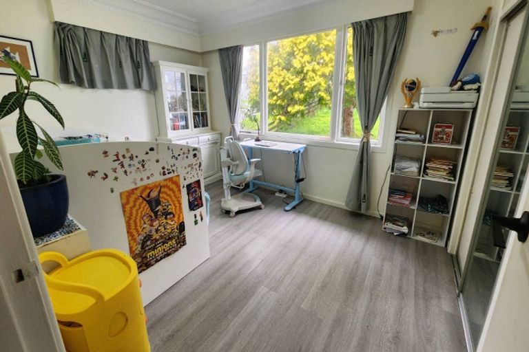 Photo of property in 15 Sherwood Avenue, Te Atatu South, Auckland, 0610