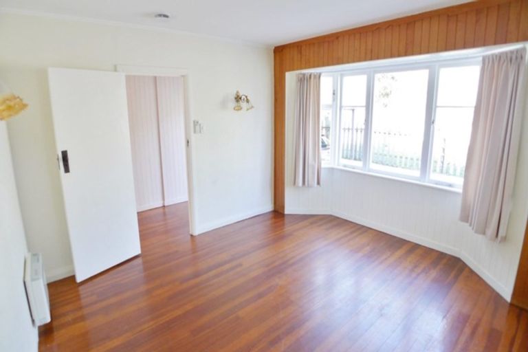 Photo of property in 103 Bolton Street, Blockhouse Bay, Auckland, 0600