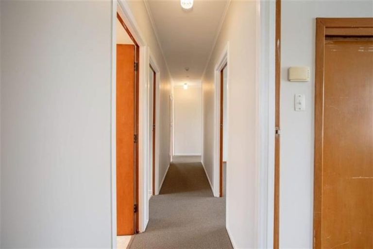 Photo of property in 28 Larnoch Road, Henderson, Auckland, 0610