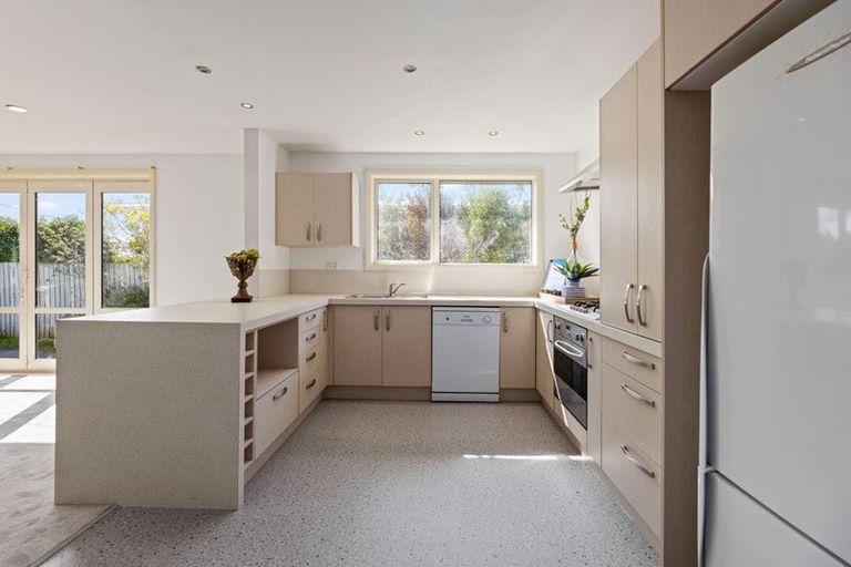 Photo of property in 11 Van Asch Street, Sumner, Christchurch, 8081