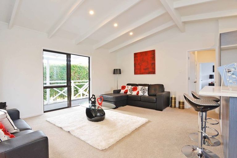 Photo of property in 1/47 Farquhar Road, Glendene, Auckland, 0602