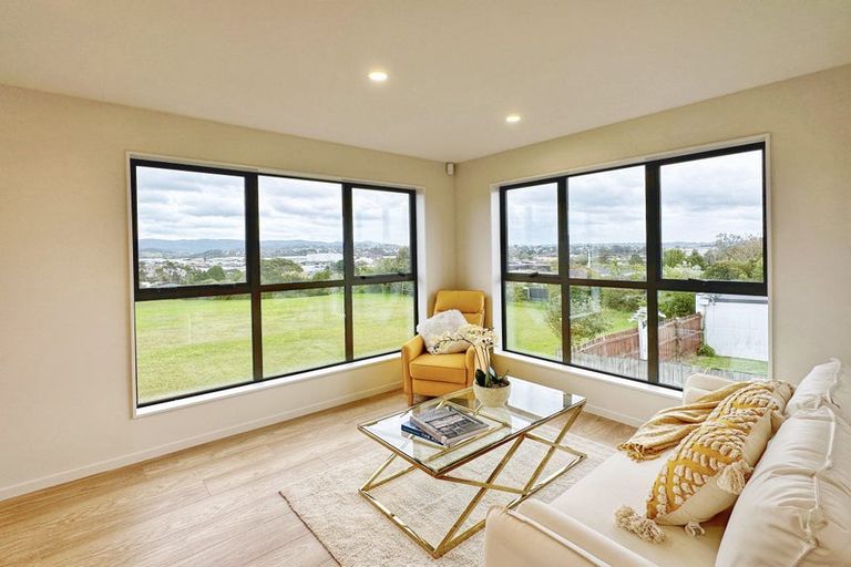 Photo of property in 10f Robert Burke Place, Henderson, Auckland, 0612