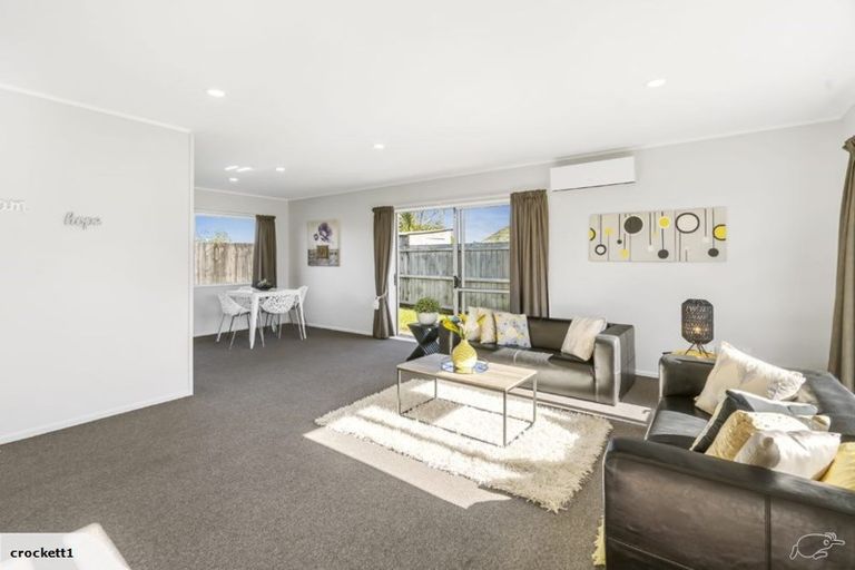 Photo of property in 15 Hocken Place, Mangere Bridge, Auckland, 2022