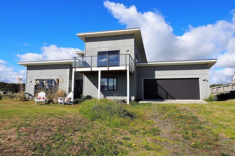 Photo of property in 1 Te Awe Awe Grove, Himatangi Beach, Foxton, 4891