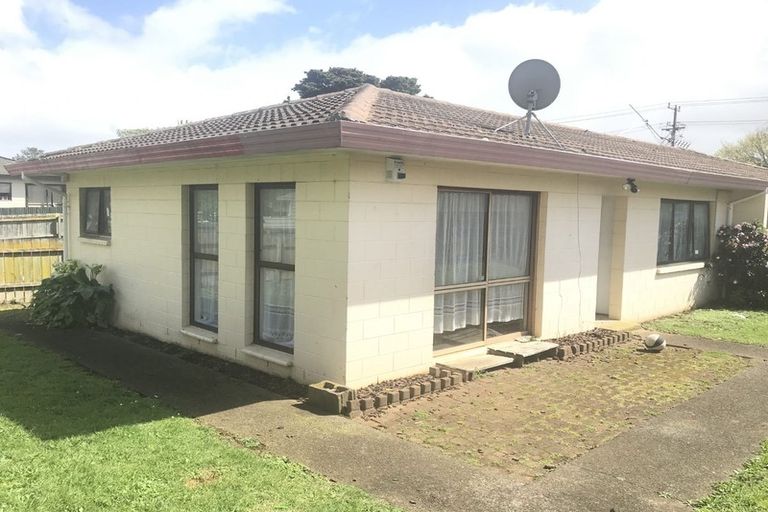 Photo of property in 2/12 Gifford Road, Papatoetoe, Auckland, 2025