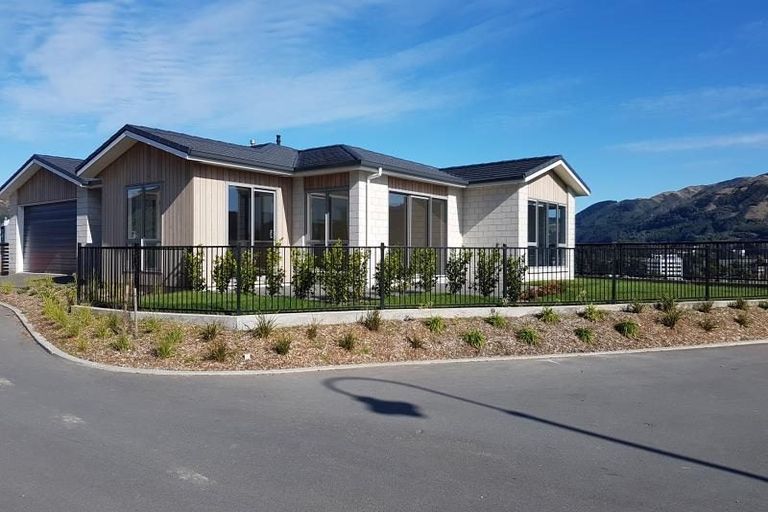 Photo of property in 14 Omaka Place, Aotea, Porirua, 5024