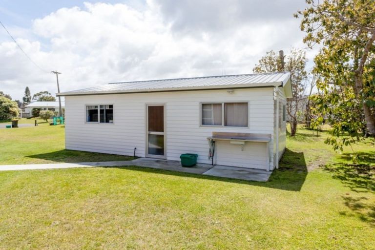 Photo of property in 15 Hicks Place, Cooks Beach, Whitianga, 3591