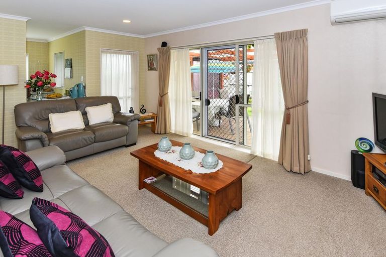 Photo of property in 4 Ashland Place, Weymouth, Auckland, 2103