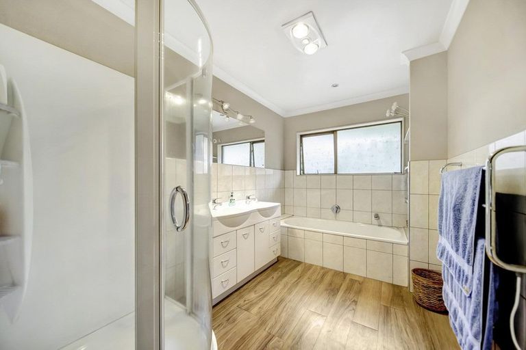 Photo of property in 55 Ray Small Drive, Pahurehure, Papakura, 2113