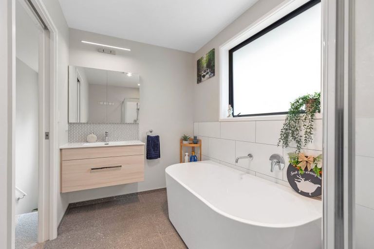 Photo of property in 44b Waikite Road, Welcome Bay, Tauranga, 3112