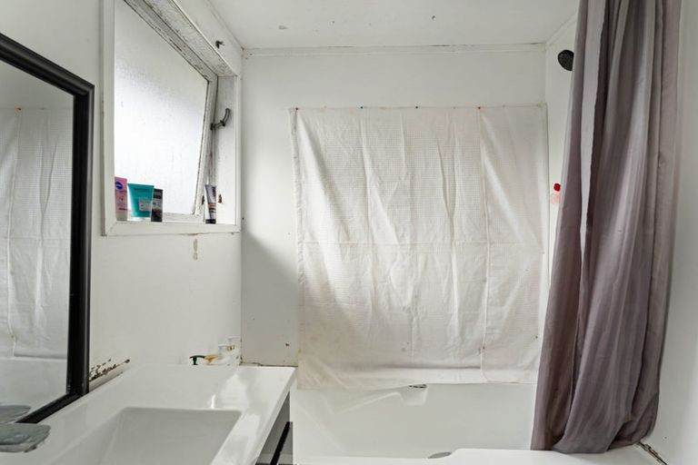 Photo of property in 39 Blake Road, Mangere East, Auckland, 2024