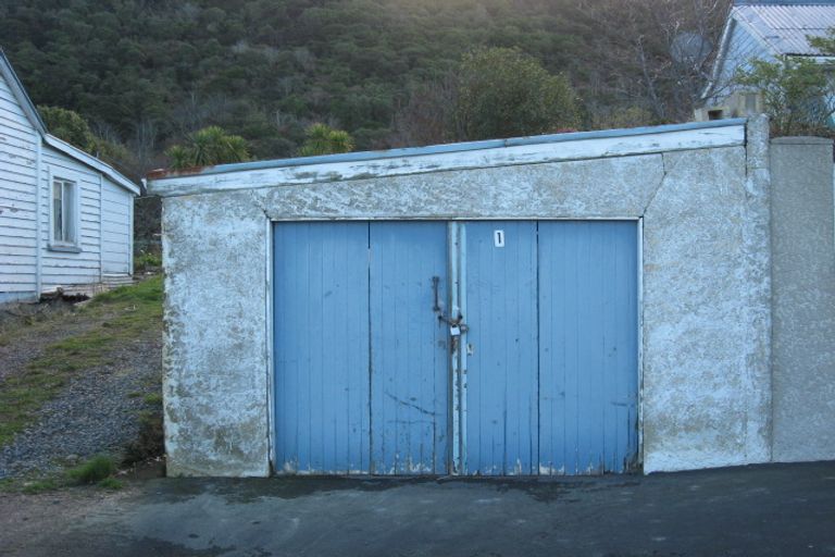 Photo of property in 1 Monowai Road, Ravensbourne, Dunedin, 9022