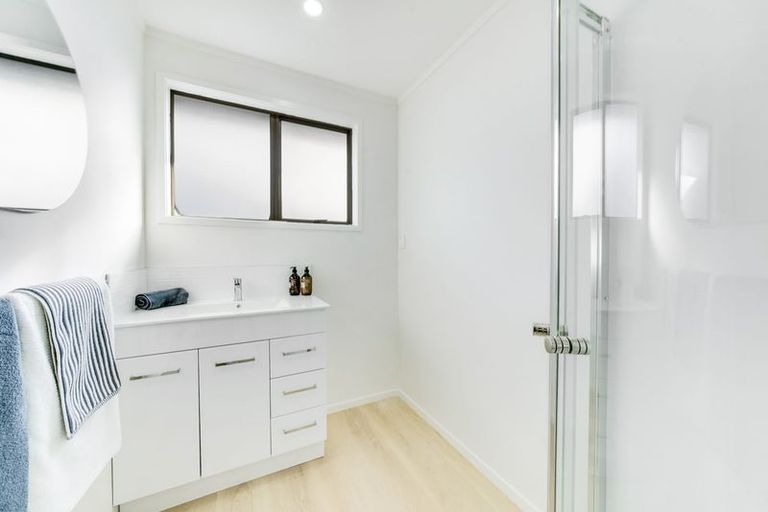 Photo of property in 2/7 Mon Desir Place, Manurewa, Auckland, 2102