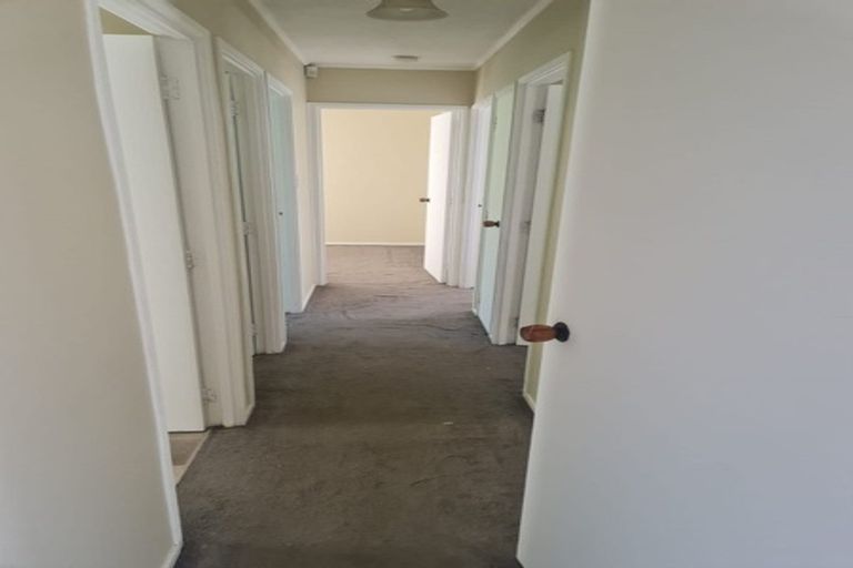 Photo of property in 2 Sparrow Place, Weymouth, Auckland, 2103