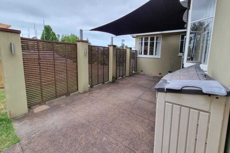 Photo of property in 20 Aorangi Place, Birkenhead, Auckland, 0626