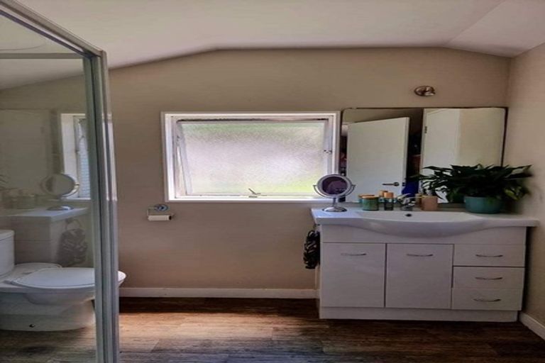 Photo of property in 102 Ferguson Street, West End, Palmerston North, 4412