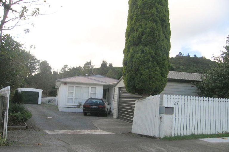 Photo of property in 27 Poole Crescent, Wainuiomata, Lower Hutt, 5014