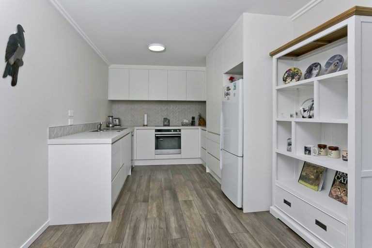 Photo of property in 927 East Coast Road, Northcross, Auckland, 0632