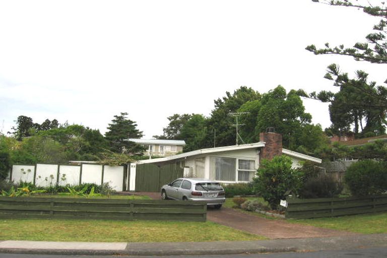 Photo of property in 23 Lyford Crescent, Sunnynook, Auckland, 0620