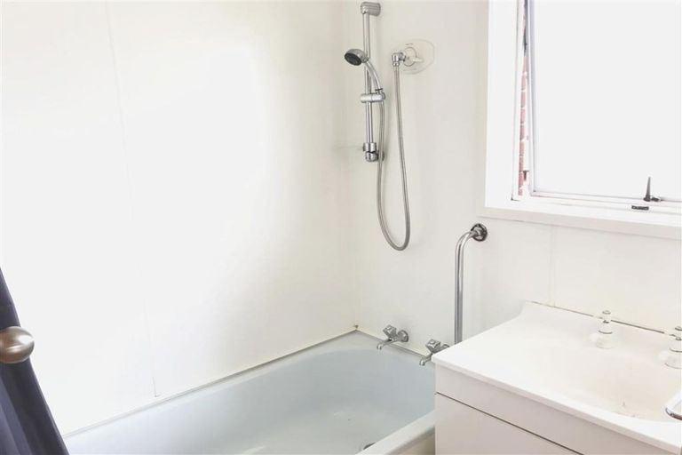 Photo of property in 1/36 Blacklock Avenue, Henderson, Auckland, 0612