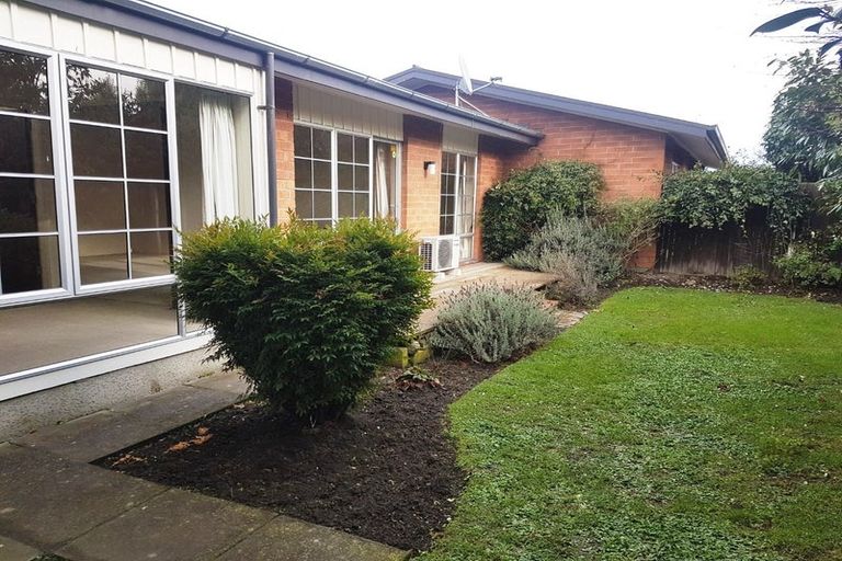 Photo of property in 2/23 Tudor Avenue, Ilam, Christchurch, 8041