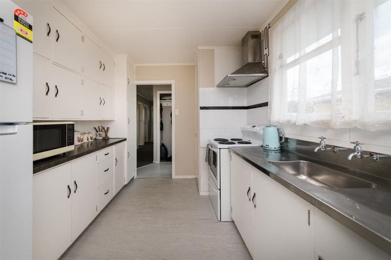 Photo of property in 19 Fergusson Street, Marton, 4710