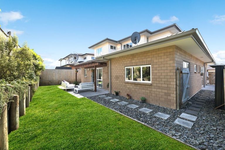 Photo of property in 16 Midhurst Avenue, Henderson, Auckland, 0612