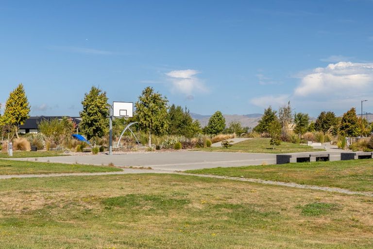 Photo of property in 15a Te Whenu Crescent, Marshland, Christchurch, 8083