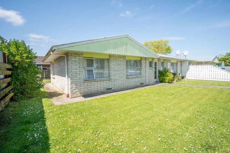 Photo of property in 3 Seddon Street, Takaro, Palmerston North, 4412