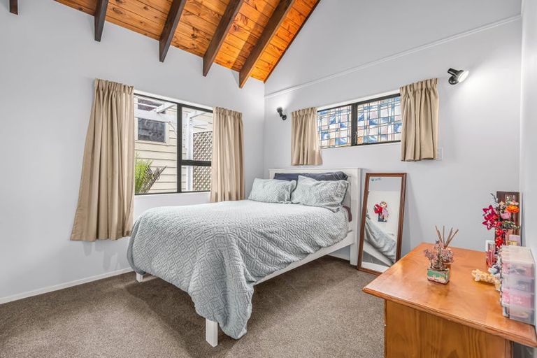 Photo of property in 11 Moffat Road, Red Beach, 0932