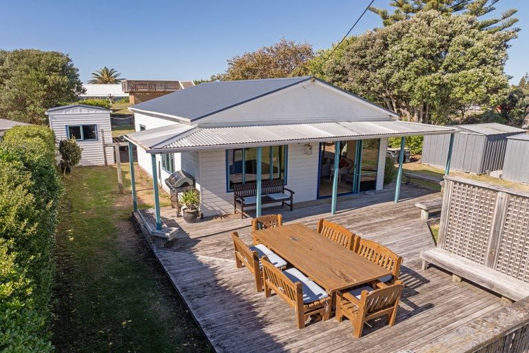 Photo of property in 43 Pinedale Crescent, Riversdale Beach, Masterton, 5872