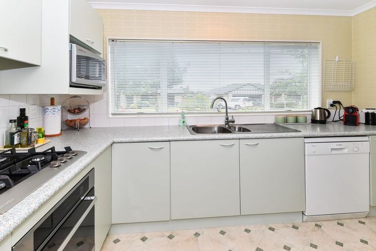 Photo of property in 4 Ashland Place, Weymouth, Auckland, 2103