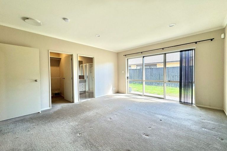 Photo of property in 54 Stranraer Crescent, Wattle Downs, Auckland, 2103