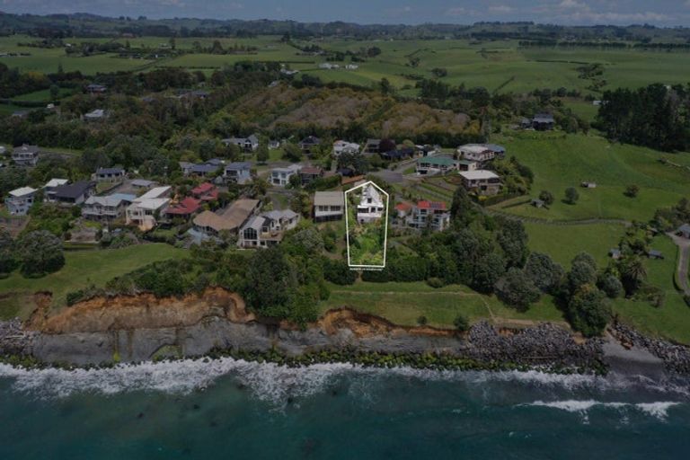 Photo of property in 13 Motukari Place, Onaero, Waitara, 4383