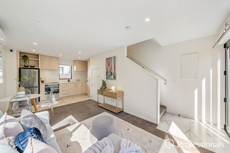 Photo of property in 2/97 Whites Line East, Waiwhetu, Lower Hutt, 5010