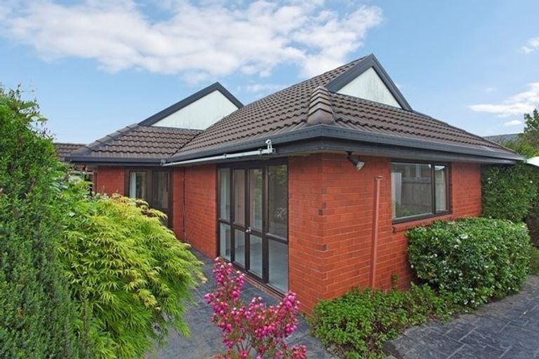 Photo of property in 1/29 Garreg Road, Fendalton, Christchurch, 8052