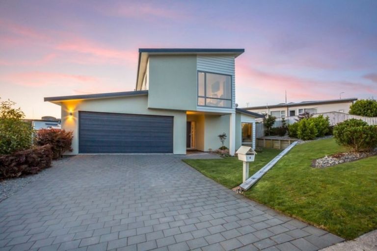 Photo of property in 6 Sumner Terrace, Aotea, Porirua, 5024