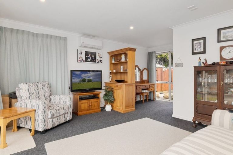 Photo of property in 33 Seabreeze Place, Papamoa Beach, Papamoa, 3118