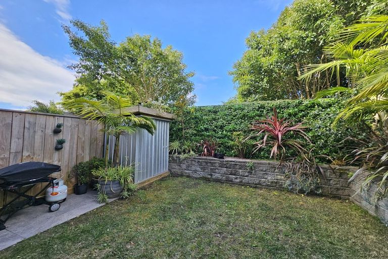 Photo of property in 19 Waru Lane, Te Atatu Peninsula, Auckland, 0610