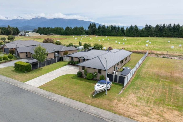 Photo of property in 27 Orbell Crescent, Te Anau, 9679