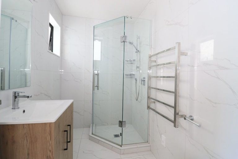 Photo of property in 1 Korokio Lane, Henderson, Auckland, 0612