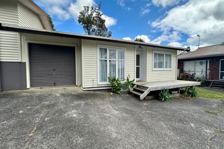 Photo of property in 37 Spence Road, Henderson, Auckland, 0612