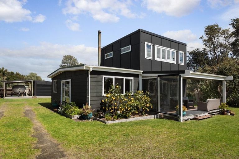 Photo of property in 5 Waiiti Avenue, Waihi Beach, 3611