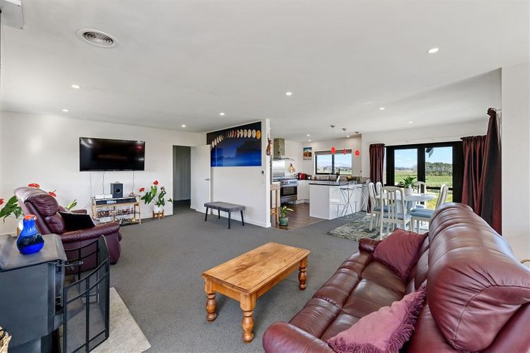 Photo of property in 100 Harakeke Road, Te Horo, Otaki, 5581