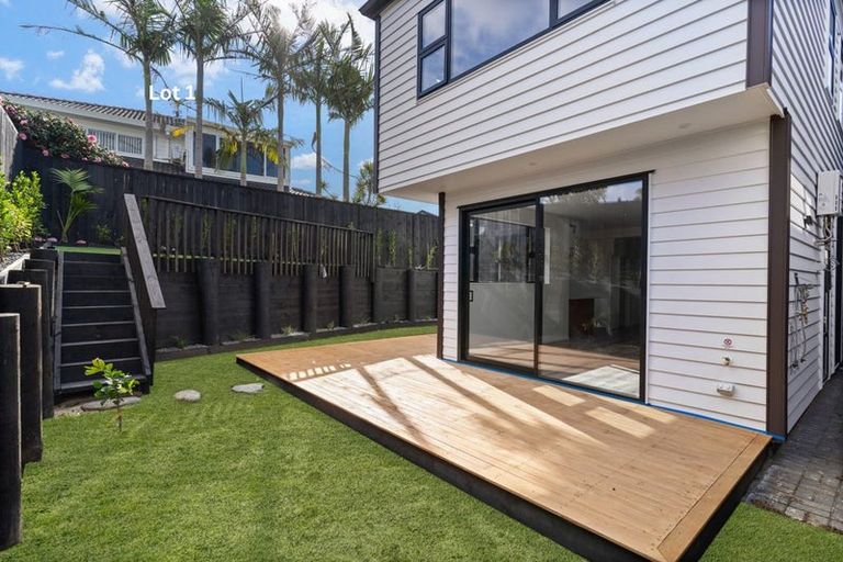 Photo of property in 13/90 Picasso Drive, West Harbour, Auckland, 0618