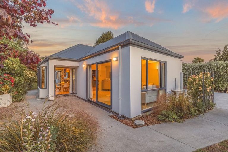 Photo of property in 9 Karen Lane, Beckenham, Christchurch, 8023