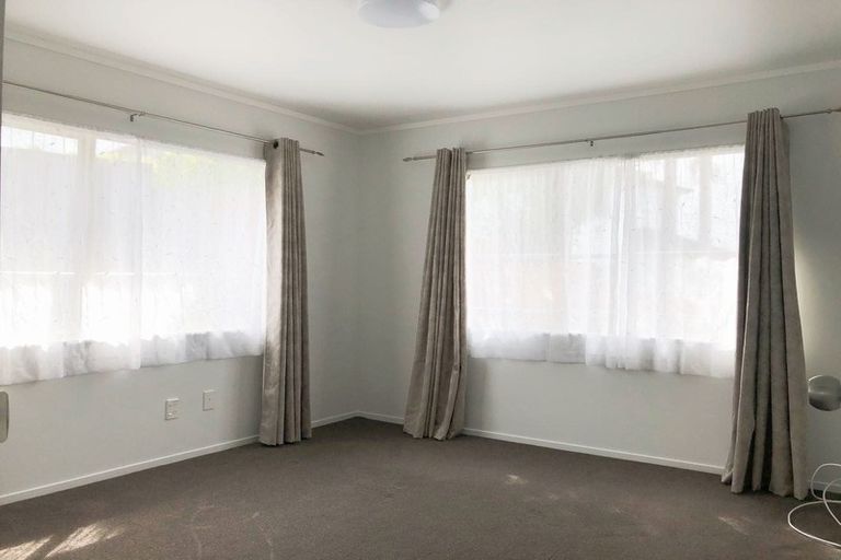 Photo of property in 13 Ballini Rise, West Harbour, Auckland, 0618