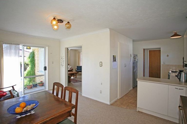 Photo of property in 6 Karnak Crescent, Russley, Christchurch, 8042