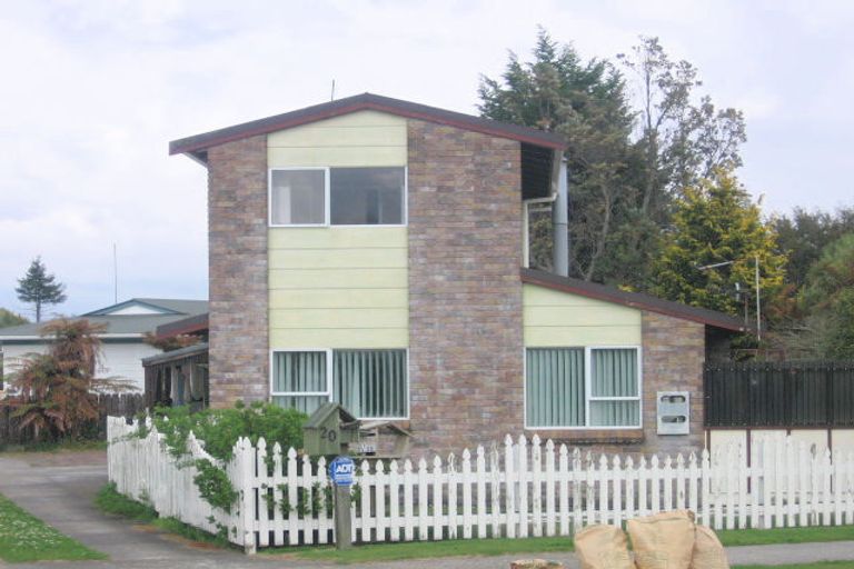 Photo of property in 20 Robinson Avenue, Holdens Bay, Rotorua, 3010