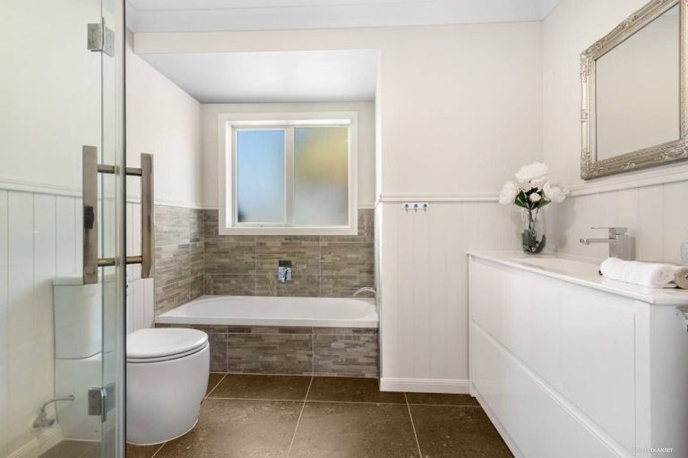 Photo of property in 68 Penguin Drive, Murrays Bay, Auckland, 0630